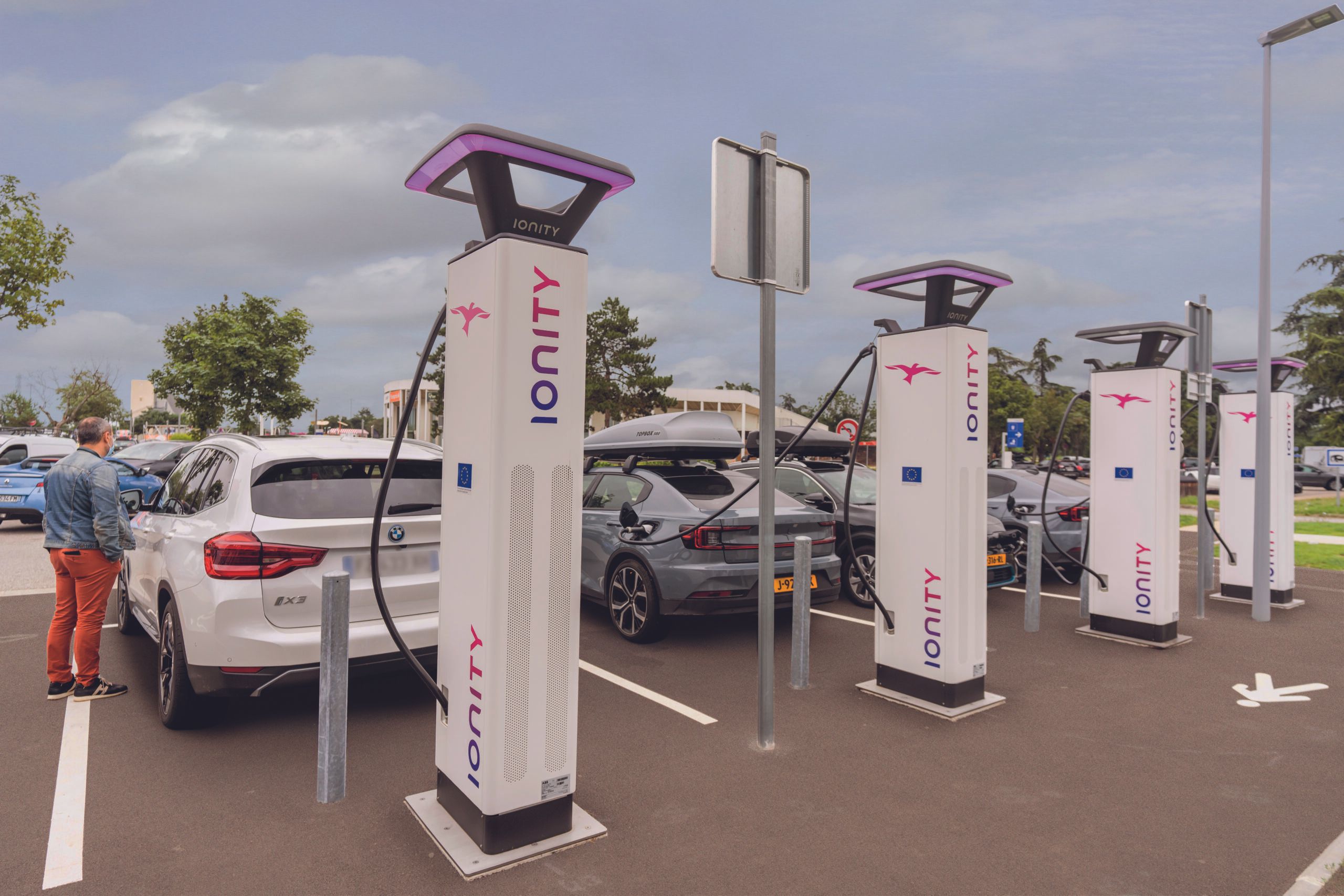 Summer 100% electric: stress-free recharging on France’s motorways
