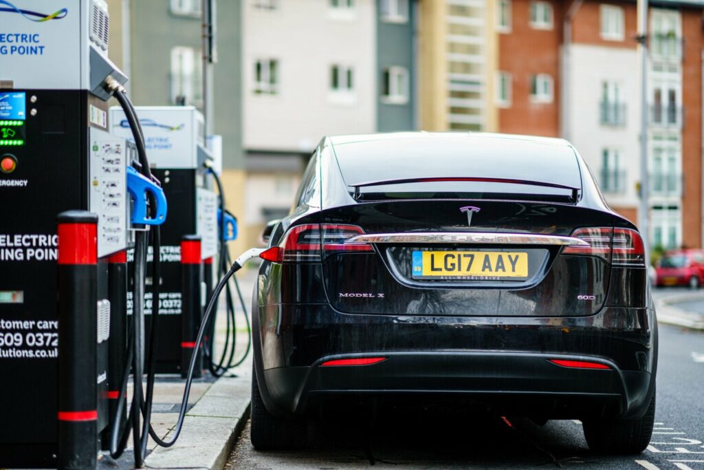 Le Royaume-Uni relance une aide à l’achat de voitures électriques en 2025