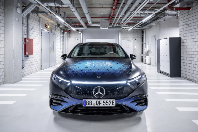 Mercedes EQS testée avec une batterie solide affichant plus de 1 000 km d’autonomie