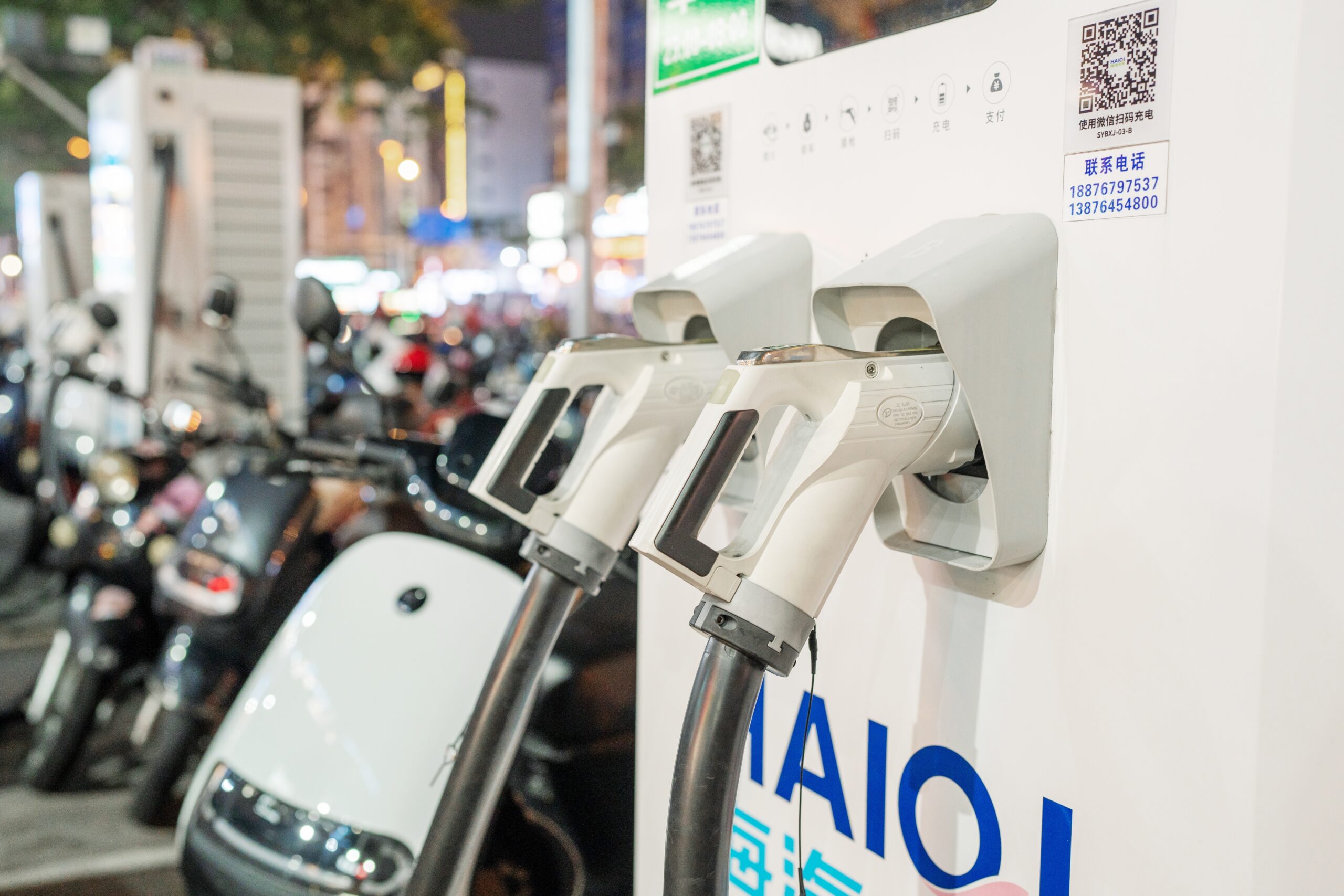 La Chine lance un plan ambitieux pour électrifier ses routes : 100 000 bornes ultra-rapides d’ici à 2027