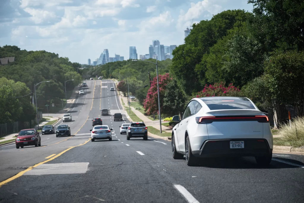 Robotaxi Tesla Model Y circulant à Austin, Texas