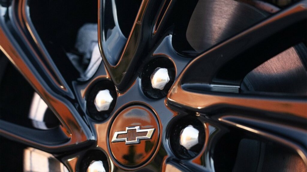 Aerodynamic black wheels for the Chevrolet Bolt 2027