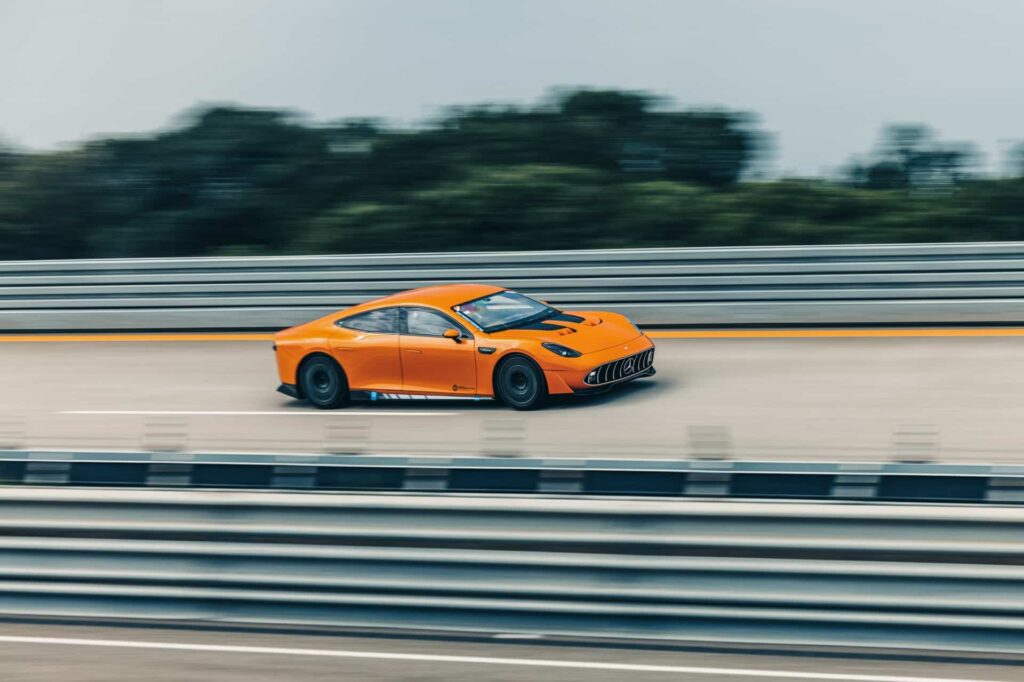 Mercedes-AMG GT XX electric on the Nardò oval, distance record