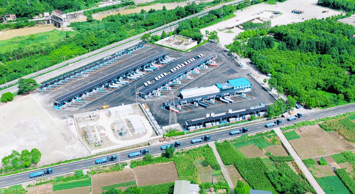 Huawei inaugure la plus grande station de recharge pour camions électriques