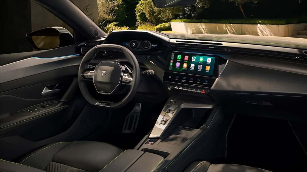 Interior of the Peugeot 308 2025 with i-Cockpit, 10-inch touch screen and new upholstery
