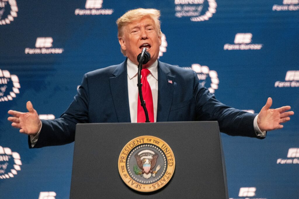Donald Trump annonce le déblocage des fonds pour les bornes électriques NEVI aux États-Unis