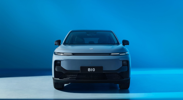 Vue de face du SUV électrique Leapmotor B10 2025, design moderne et prix compétitif dès 28 400 €