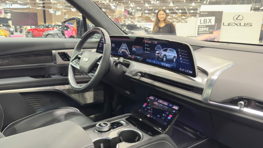 cadillac electrique vistiq 2026 intérieur
