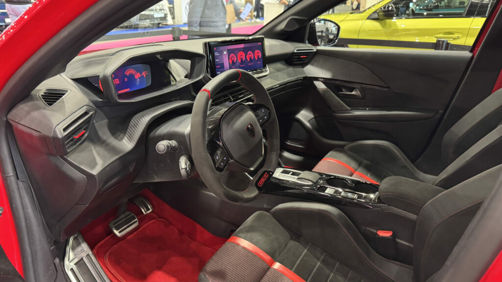 intérieur e 208 GTI électrique