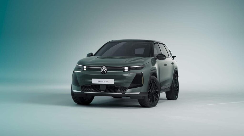 Front view of the Citroën C5 Aircross Plug-in Hybrid, a family SUV with a modern, aerodynamic design