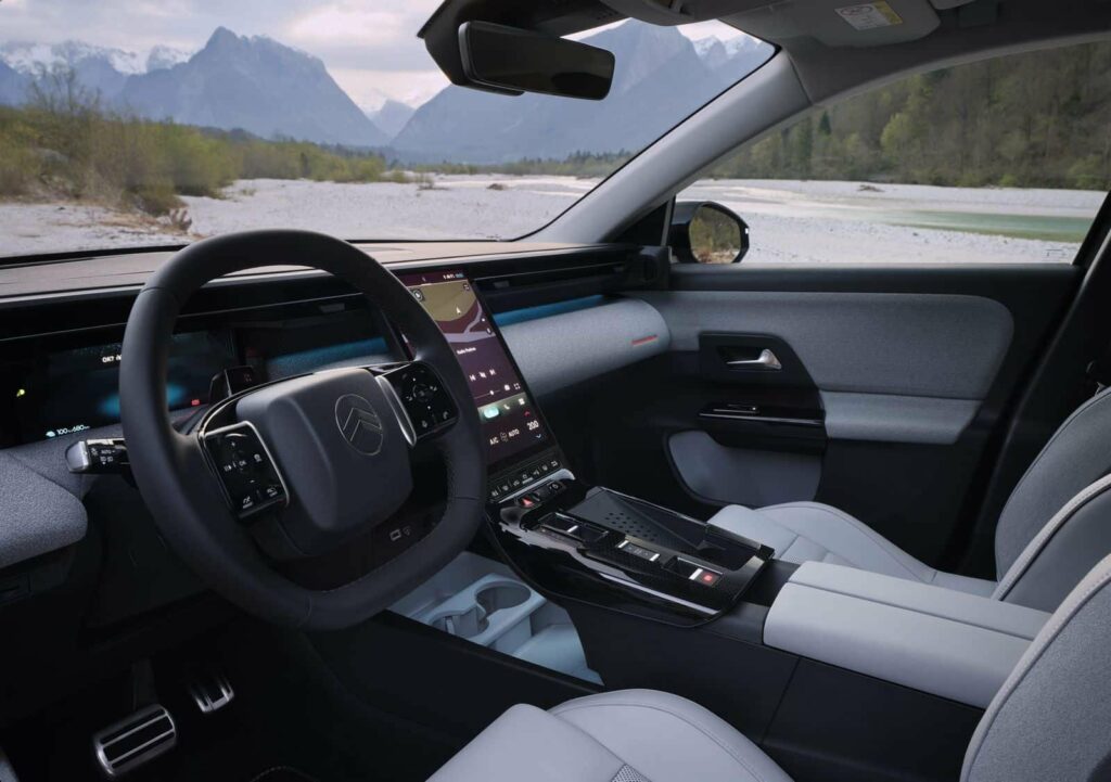 Interior of the Citroën C5 Aircross, comfortable interior with Advanced Comfort seats and large central touch screen