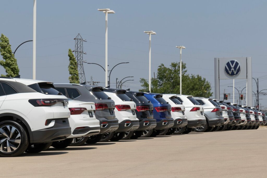 Les voitures Volkswagen avec logo en Europe 2025 marché BEV