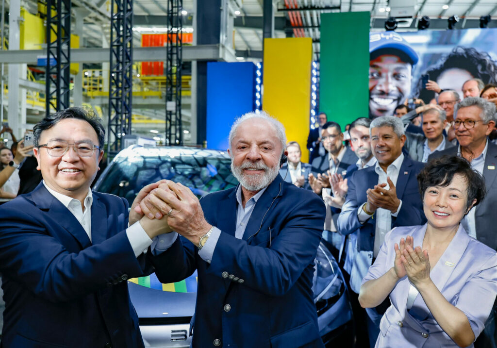 Président brésilien Luiz Inácio Lula da Silva inaugurant l’usine BYD à Camaçari