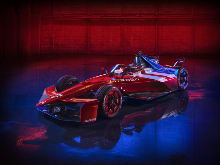 Vue de face et de profil de la monoplace GEN3 Evo Citroën en Formula E
