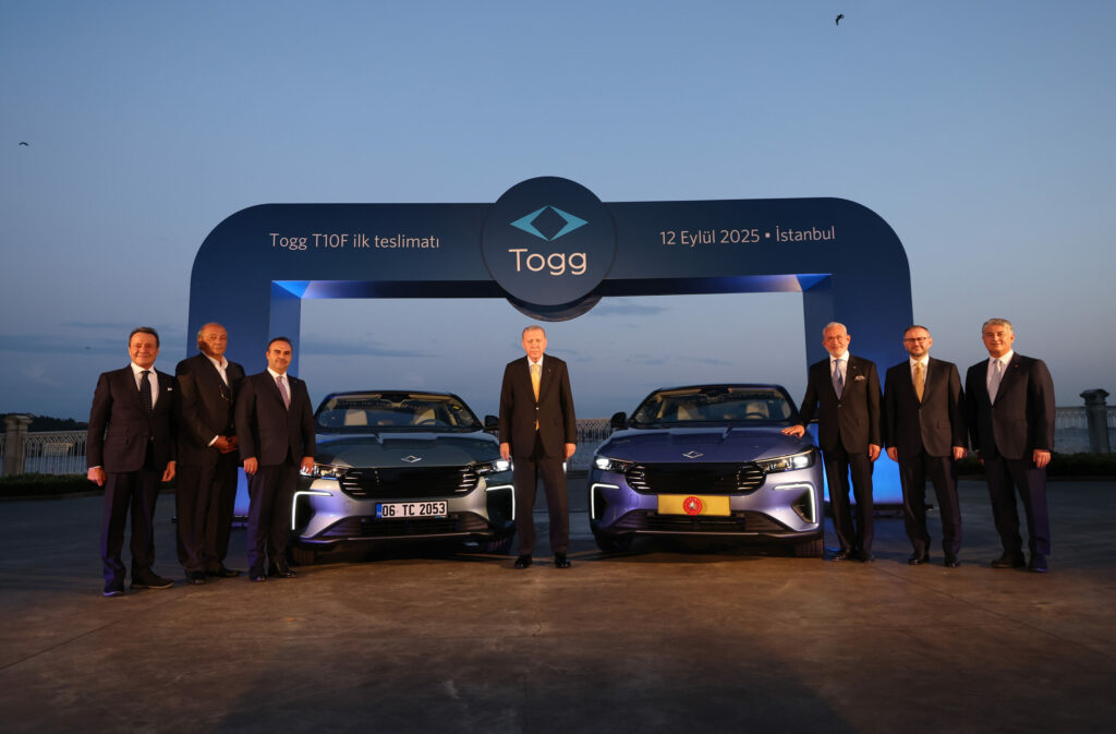 Recep Tayyip Erdoğan and officials in front of the TOGG T10F