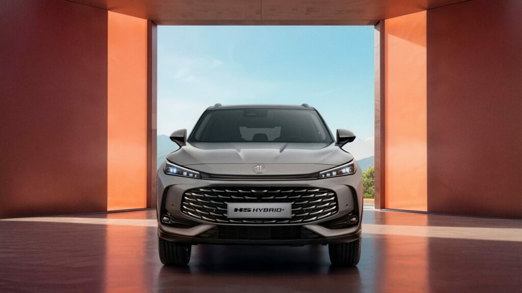 MG EHS Hybrid Plus SUV front view, family hybrid model on sale October 2025