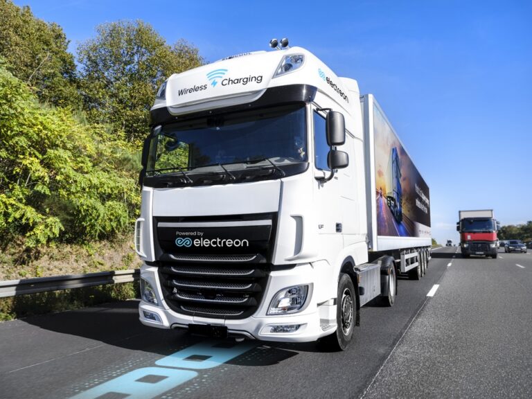 camion électrique recharge par induction sur autoroute A10