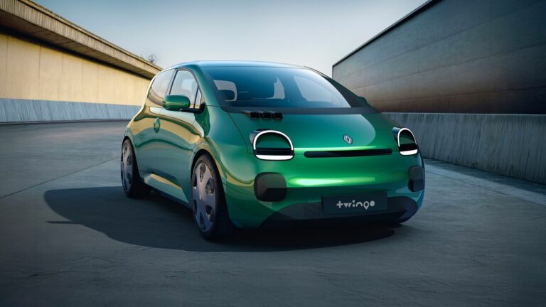 Renault Twingo E-Tech vue de loin, citadine électrique 2025