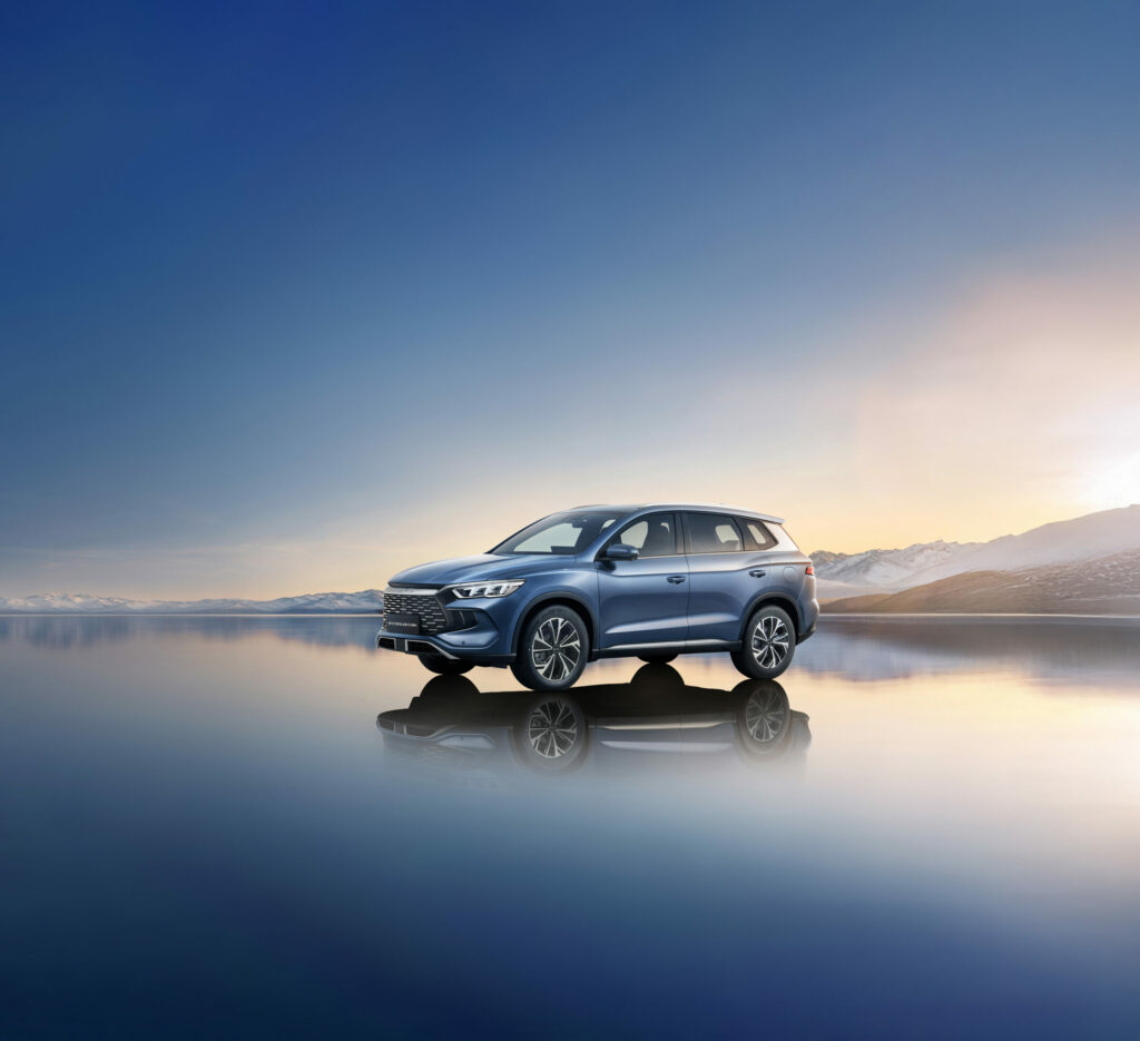 BYD SEALION 5 DM-i profile view, hybrid family SUV