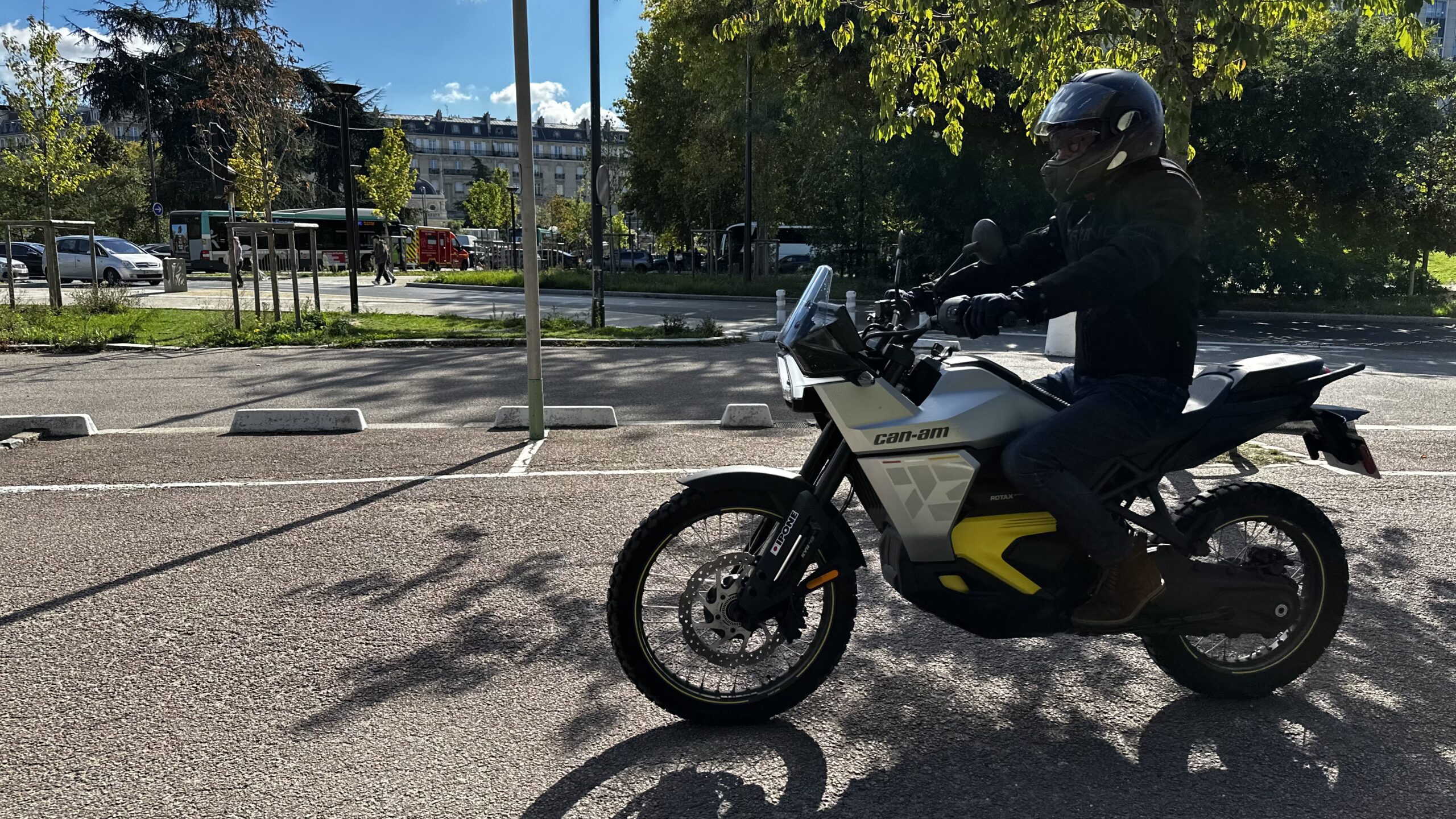 Can-Am Pulse 2025 with pilot, side view