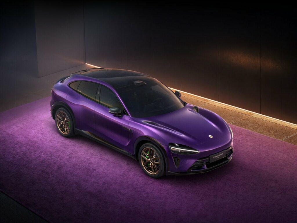 Xiaomi SU7 sporty electric saloon
