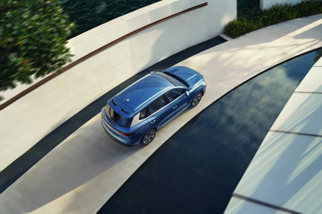 BYD, hybrid family SUV