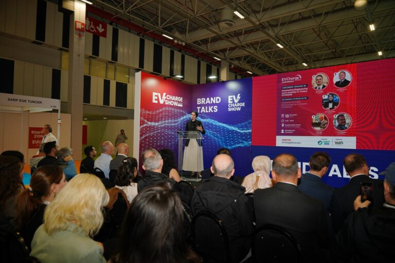 Conférence au EV Charge Show 2025 à Istanbul sur les infrastructures de recharge
