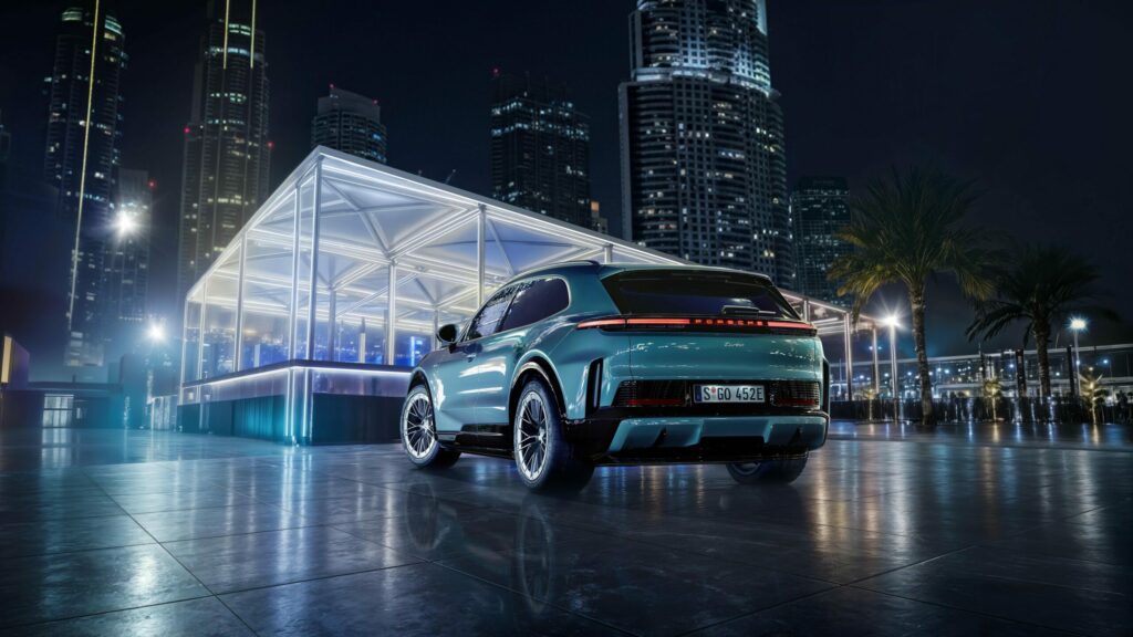 SUV Porsche électrique à Dubai  Crédit : Porsche.
