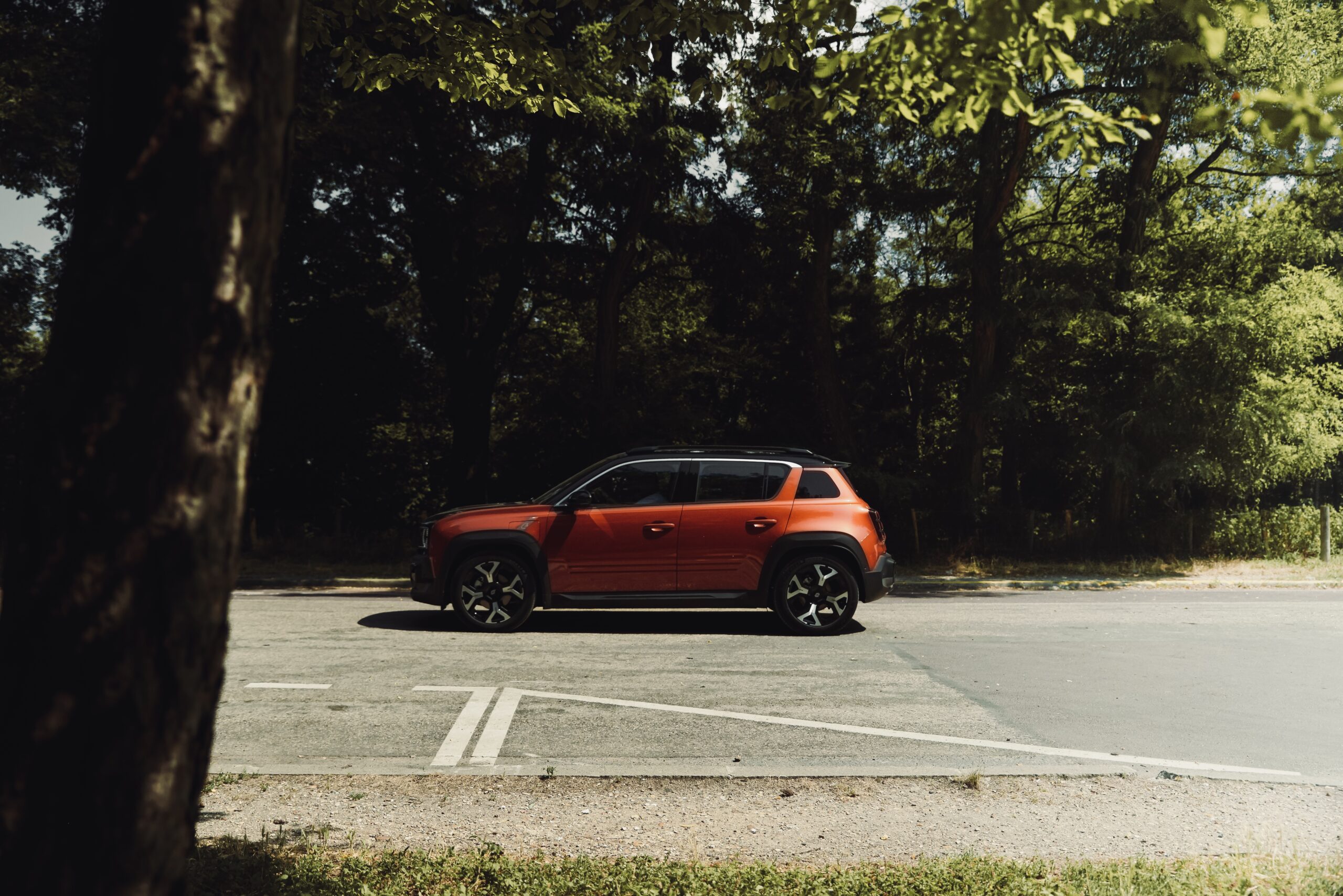 Renault 4 Électrique 2025 vue de profil, design néo-rétro