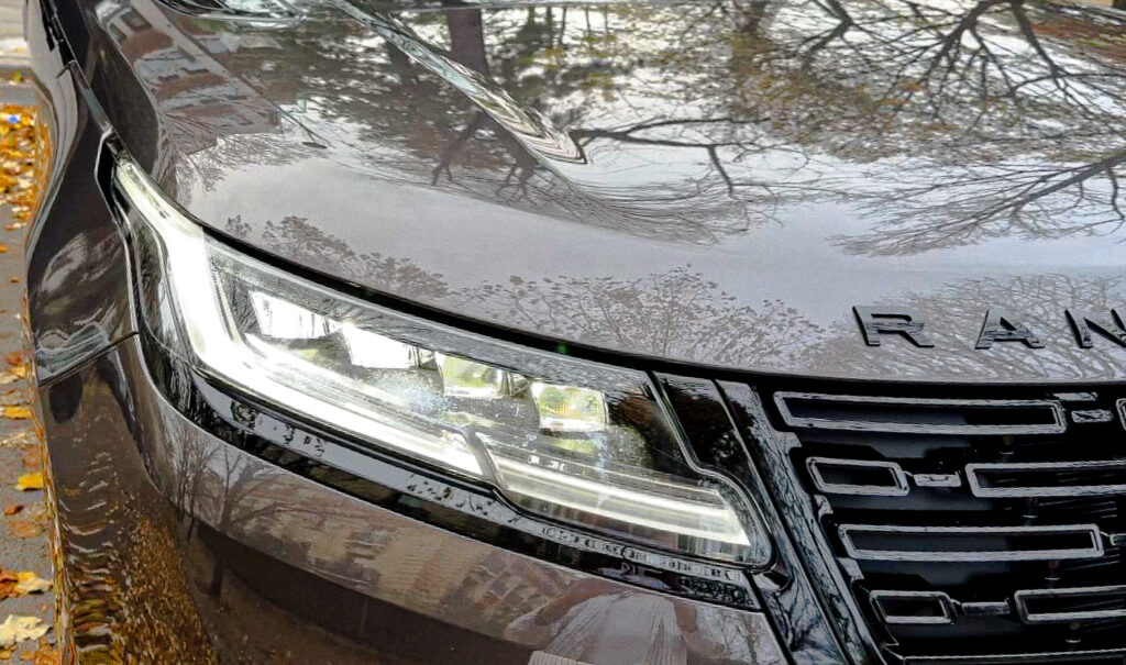 Phare avant LED effilé du Range Rover Velar P400e