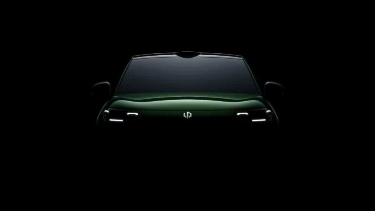 Face avant du Leapmotor A10 encore dissimulé dans l’ombre