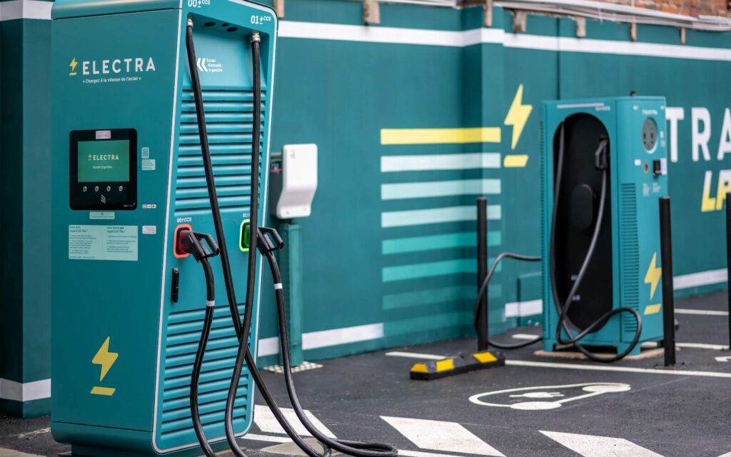 Bornes de recharge Electra ultra-rapides pour véhicules électriques