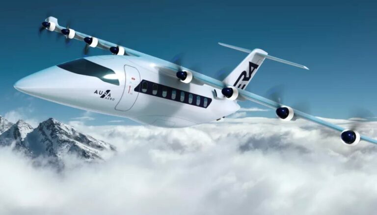 Concept d'avion de transport régional électrique ERA de la marque Aura Aero, doté de huit hélices, survolant des montagnes enneigées.
