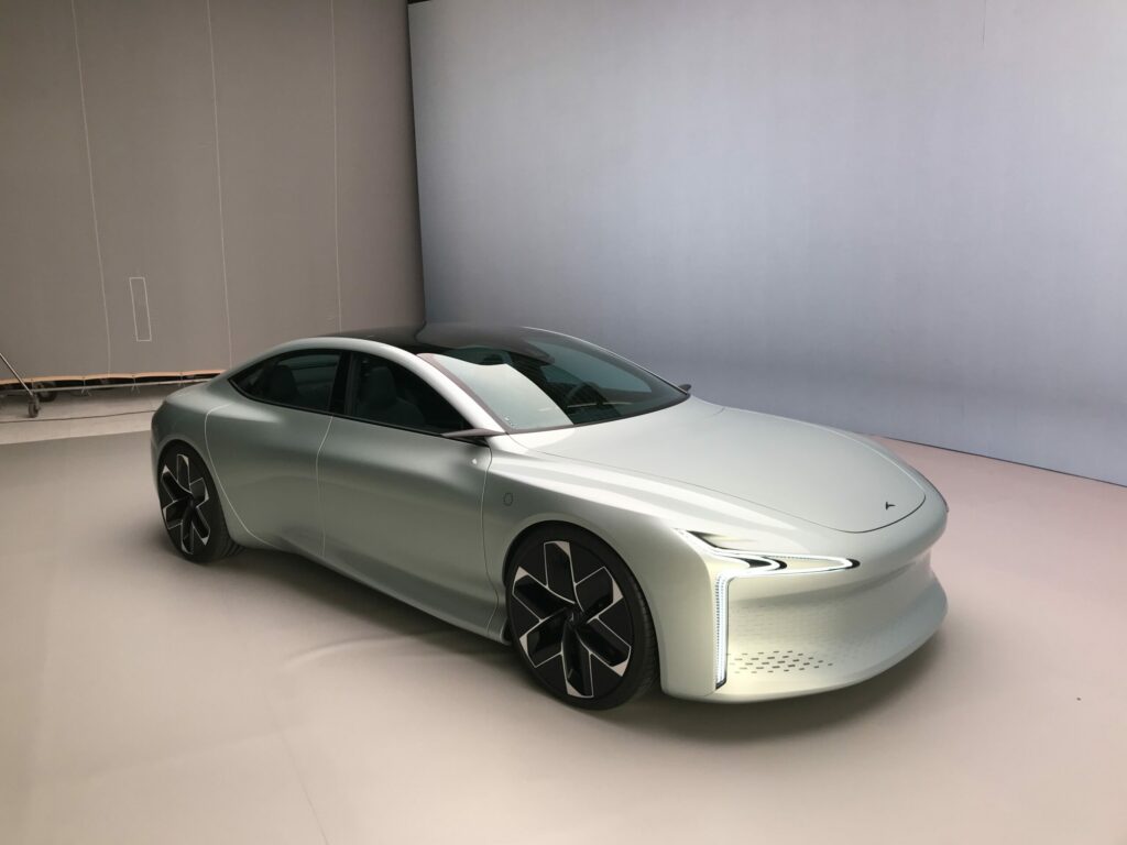 Hopium Machina voiture à hydrogène futuriste