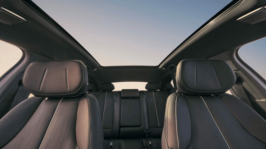 Vue du ciel à travers le toit vitré. Sources : CadillacEurope