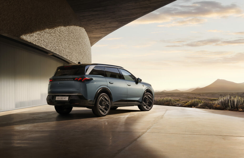 SUV Peugeot 5008 bleu-gris