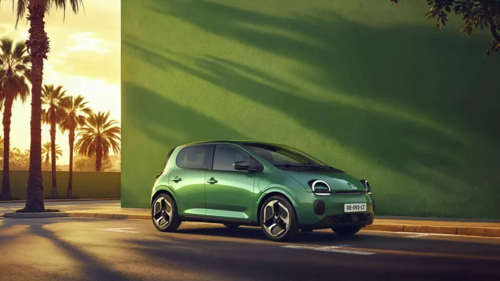 Renault Twingo E-Tech verte. credit:Renault