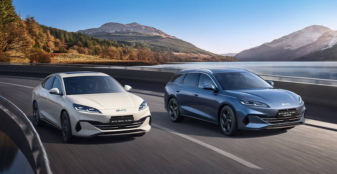 BYD SEAL 6 DM-i et SEAL 6 DM-i Touring en mouvement sur route
