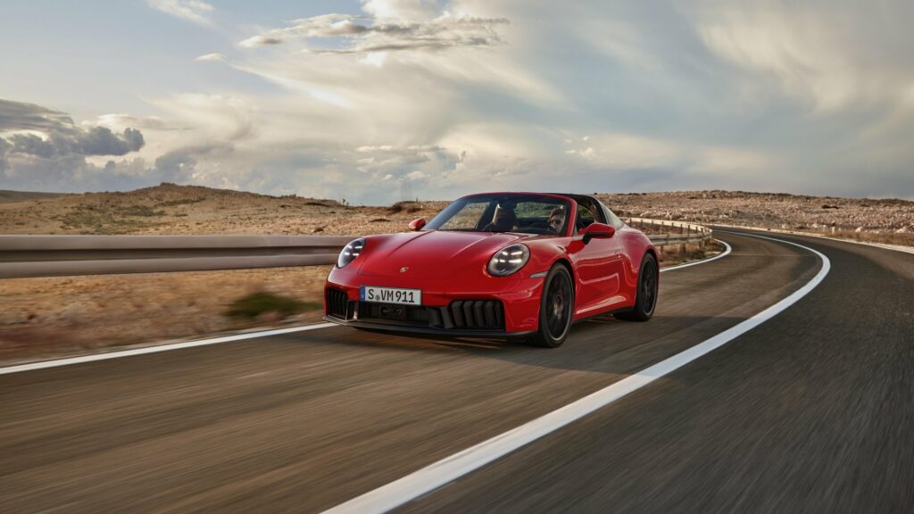 Porsche 911 GTS T-Hybrid en conduite dynamique